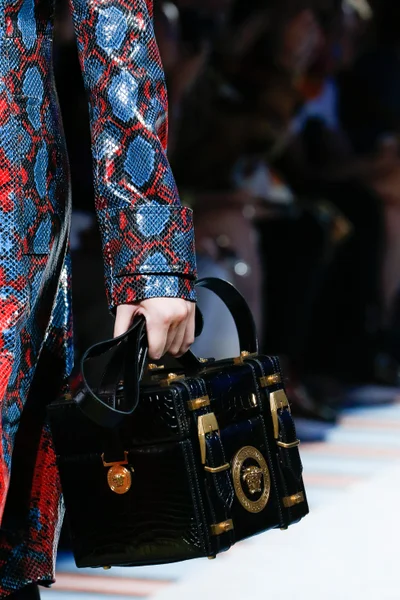 Look 29